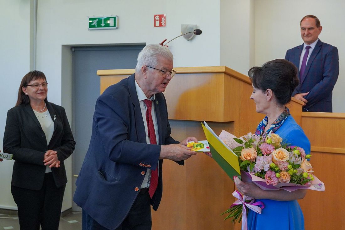 Prezydent Anna Hetman uhonorowana przez Polski Związek Działkowców odznaką „Za zasługi dla PZD”.