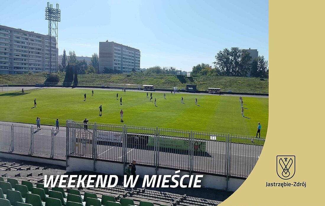Grafika z napisem weekend w mieście, w tle widać piłkarzy na boisku