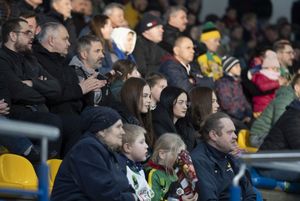 Kibice na trybunach Jastora.
