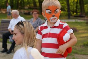 Chłoopiec pomalowany jak tygrys