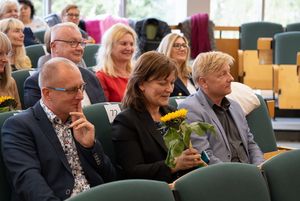 uroczystość wręczenia nagród nauczycielom w sali obrad rady miasta