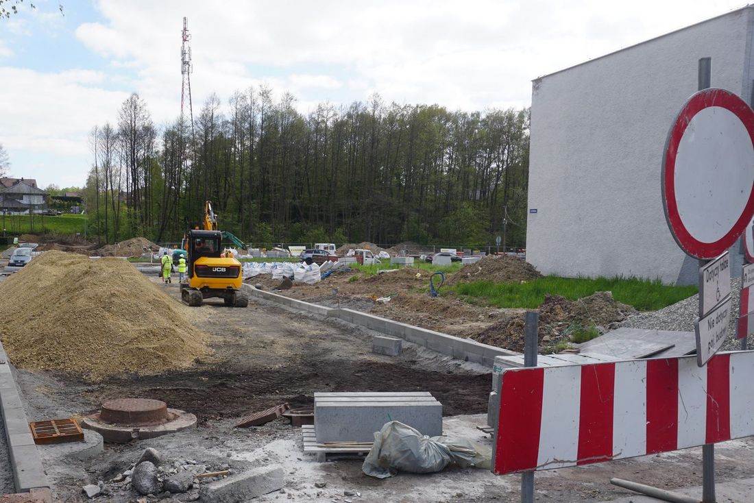 Zdjęcie przedstawia przebudowę ulicy Podhalańskiej. 