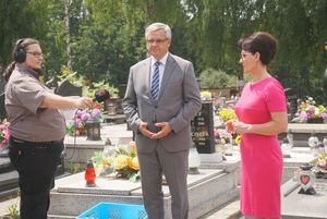Prezydent Anan Hetman i dyrektor katowickiego IPN-u na cmentarzu