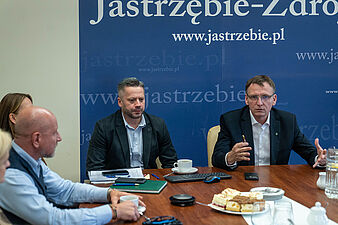 Prezydent Michał Urgoł oraz naczelnik Wydziału Strategii i Obsługi Inwestora Piotrz Kędzierski