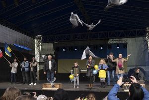 Symboliczne wypuszczenie gołębi.