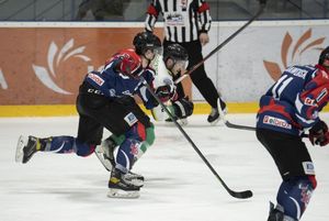 Walka w środku pola.