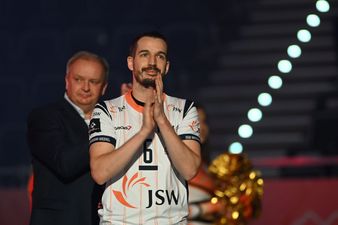 Beniamin Tonutti witający sie z publicznością