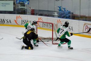 Zack Phillips strzela pierwszego gola.