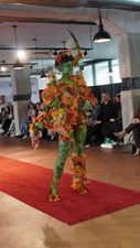 Model przedstawiający kolory ziemi podczas jesieni. 