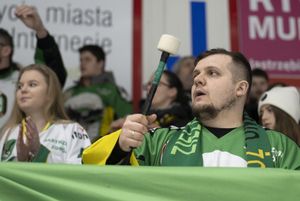 Klub Kibica podczas dopingu.