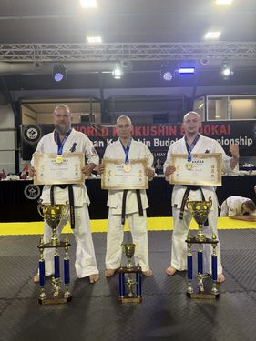 Reprezentanci Klubu Karate Kyokushin Kazoku Jastrzębie.