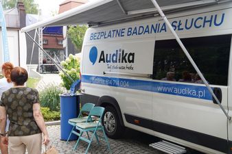 Wóz do bezpłatnego badania słuchu