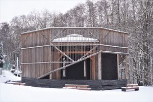 OWN pod śniegiem