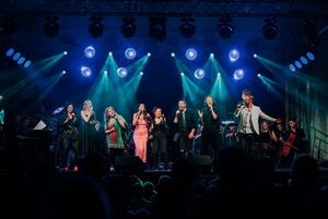 Wokaliści na scenie.