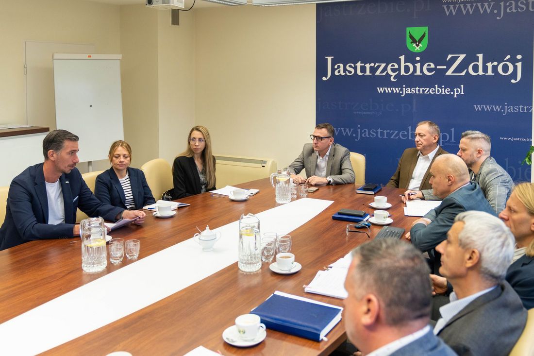 Przedstawiciele Głównego Instytutu Górnictwa: Adam Hamerla, Beata Kańczok, Karolina Jąderko-Skubis, Michał Urgoł Prezydent Miasto Jastrzębie-Zdrój, Grzegorz Dulemba I Zastępca Prezydenta Miasta, Piotr Kędzierski - Naczelnik Wydziału Strategii i Obsługi Inwestora, Tomasz Białecki - Naczelnik Wydziału Infrastruktury Drogowej, Daniel Zarzycki - Naczelnik Wydziału Mienia i Nadzoru Właścicielskiego