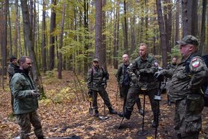 członkowie stowarzyszenia jastrzębski wrzesień 1939 podczas akcji poszukiwawczej