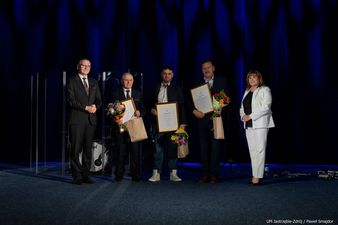 przedstawiciele jastrzebskich stowarzyszeń na scenie z wyróżnieniami