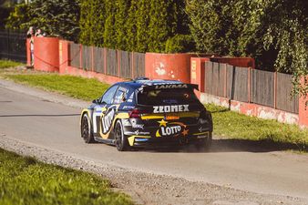 Przejazd pojazdu rajdowego