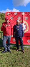 Organizator oraz Andrzej Matusiak II Zastepca Prezydenta Miasta z pamiątkowymi medalami