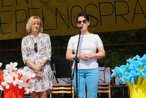 Prezydent Anna Hetman i Halina Humeniuk na scenie