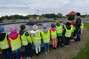Dzieci podczas warsztatów w Centrum Edukacji Ekologicznej.