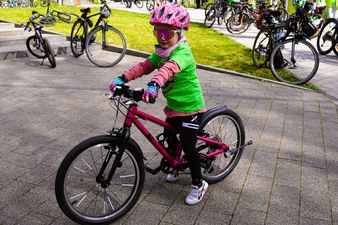 Dziewczynka na rowerze