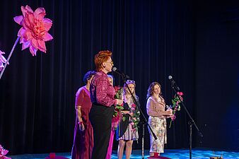 Ewelina Auguścik przy mikrofonie