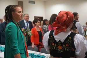 Uczestnicy spotkania rocznicowego w sali