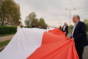Jastrzębianie, niosący 600-metrową flagę