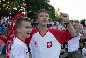 Po golu tuż po przerwie - radość kibiców.