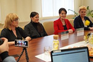 Zdjęcie przedstawia konferencję prasową dotyczącą konkursu na Europejską Stolicę Polski.