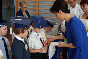 Zdjęcie przedstawia Pierwszoklasistów