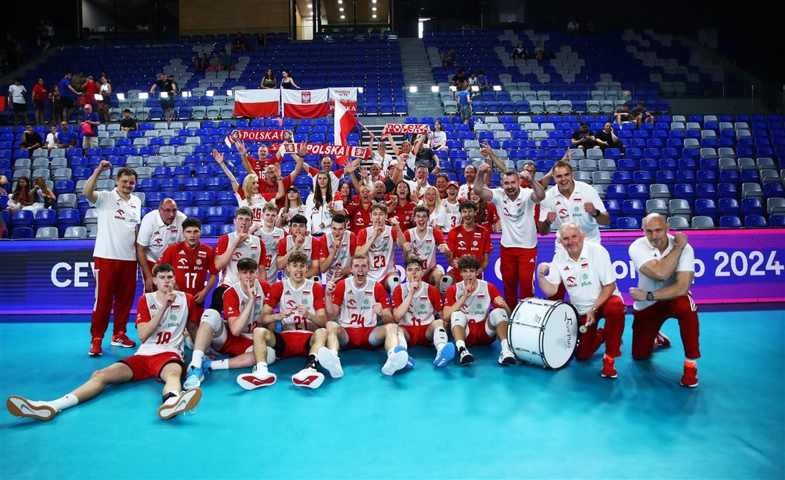 Zdjęcie przedstawia polską drużynę.