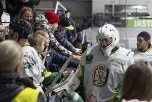 Nechvatal schodzi z tafli do szatni.