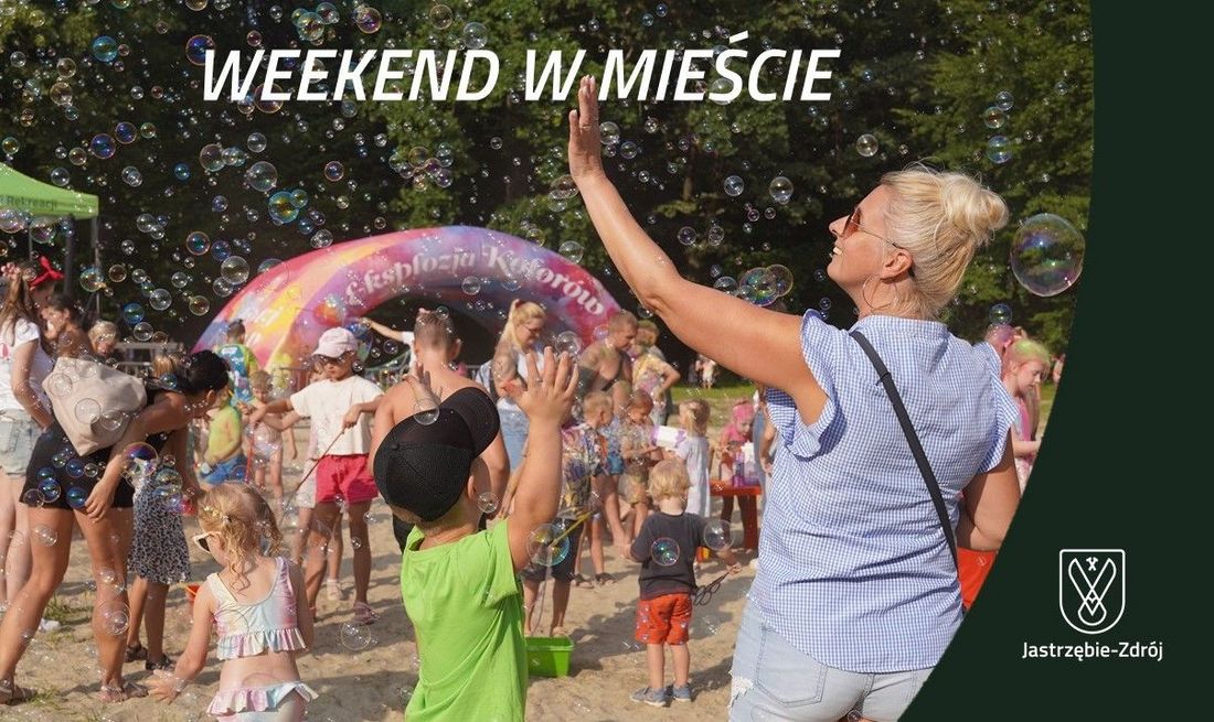 Ludzie bawiący się podczas wydarzenia eksplozja kolorów