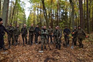 członkowie stowarzyszenia jastrzębski wrzesień 1939 podczas akcji poszukiwawczej