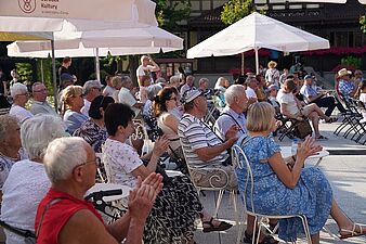 Bijąca brawa publiczność