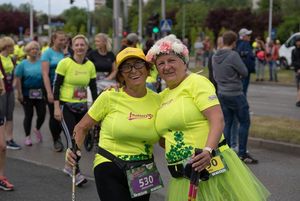 Uśmiechnięte uczestniczki VIII Jastrzębskiego Biegu Kobiet.