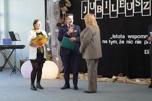 Zdjęcie przedstawia uroczystość 20-lecia Szkoły Specjalnej nr 23.
