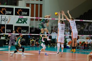 Rzut ogólny na boisko, atak Zawiercia.