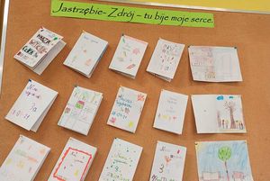 Kartki wykonane przez uczniów po wycieczce.