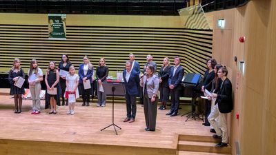 Nagrodzeni uczestnicy oraz organizatorzy kokursu