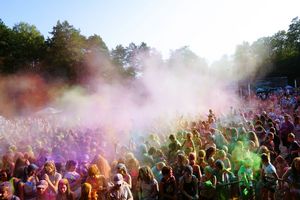 Wyrzut kolorów holi.