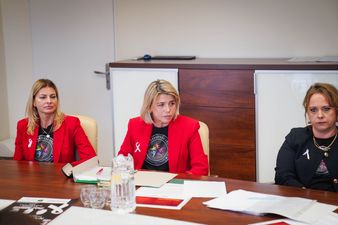 Uczestniczki spotakania słuchają innego rozmówcy