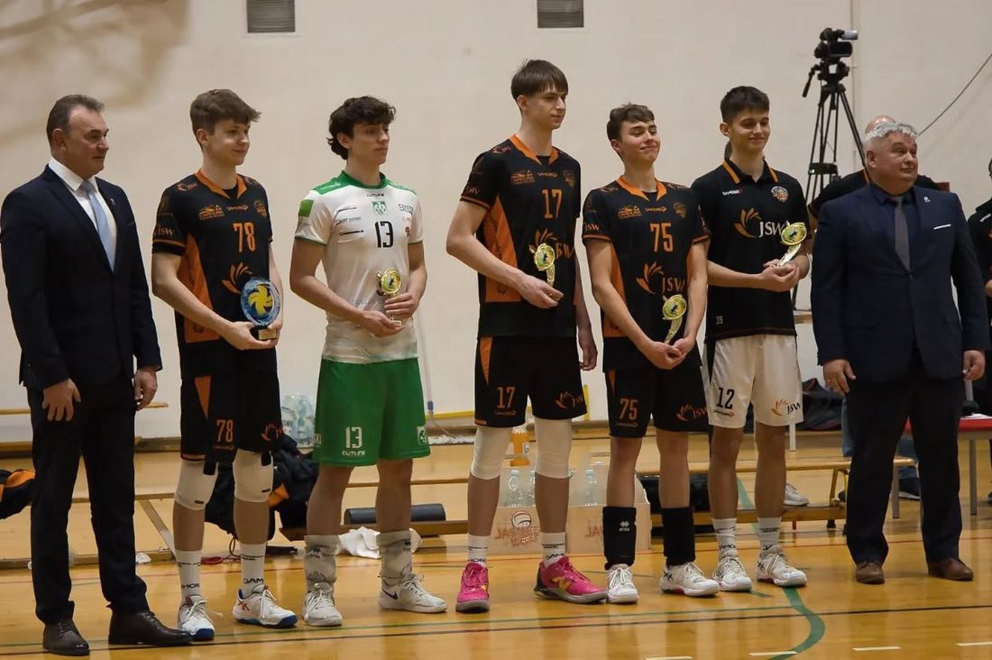     Najlepszy przyjmujący turnieju - Antoni Kowalczyk     Najlepszy atakujący turnieju - Tymoteusz Jakubowski     Najlepszy środkowy turnieju - Alan Otak     MVP turnieju - Michał Syguła