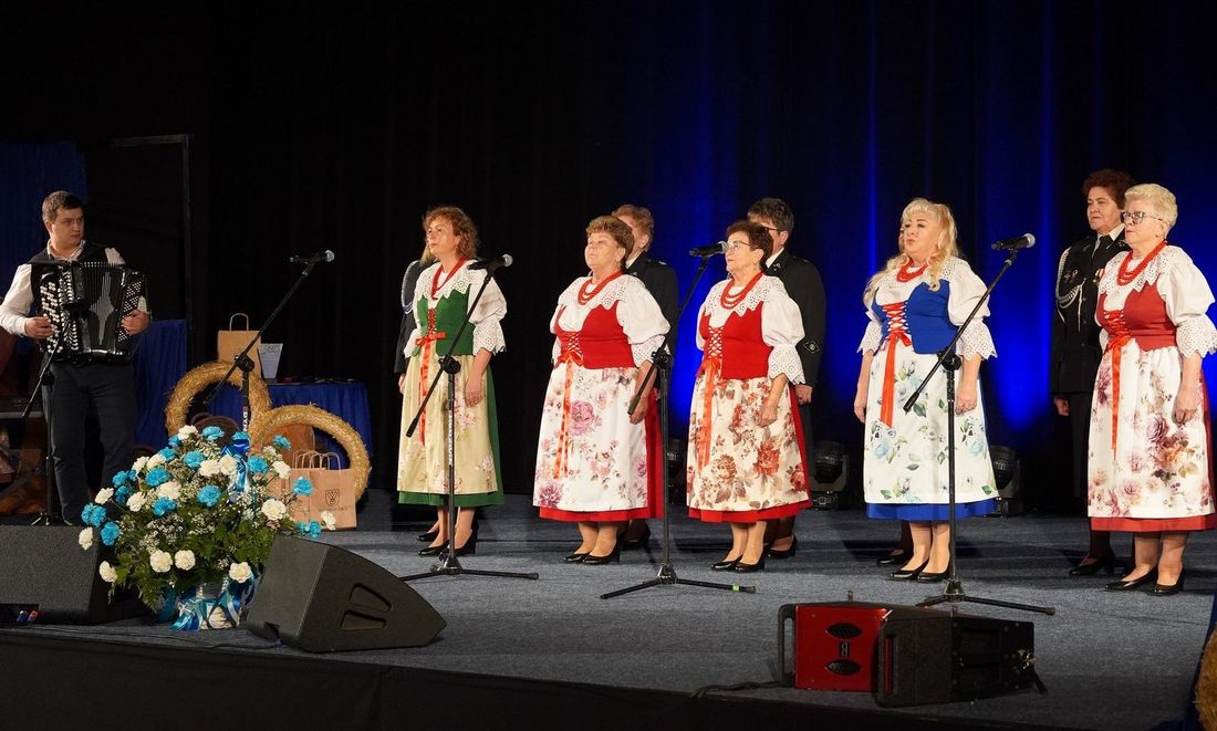 Zdjęcie przedstawia zespół "Niezapominajki"