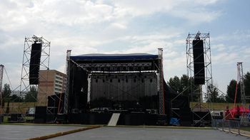 Pusta scena na stadionie miejskim