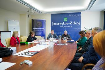 Widok na wszystkich uczestników spotkania