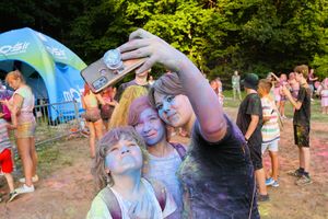 Nastolatki robiące sobie zdjęcie 