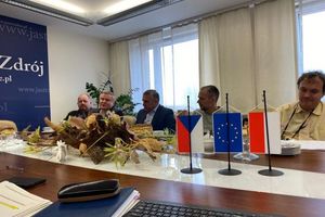 Zdjecie przedstawia uczestników spotkania. 